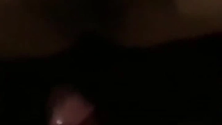 姐妹花露脸与大哥户外双飞，吃着鸡巴抠着逼，各种体位轮流草两女
