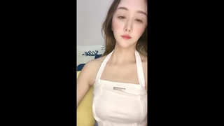 可爱的少女Amber Stark在POV中深喉口交
