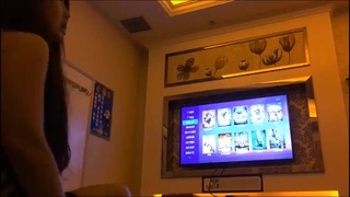 吃奶呻吟打开双腿做受自诉视频再约良家，特写