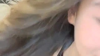 年轻的女同性恋沉迷于阴部口交和内裤舔