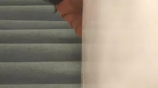 享受这个年轻的金发大学女孩自慰会话