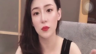 宋茜微博48岁肥臀熟女阿姨偷情，给闺蜜打电话太刺激了，逼肥肉厚操起来解馋过瘾